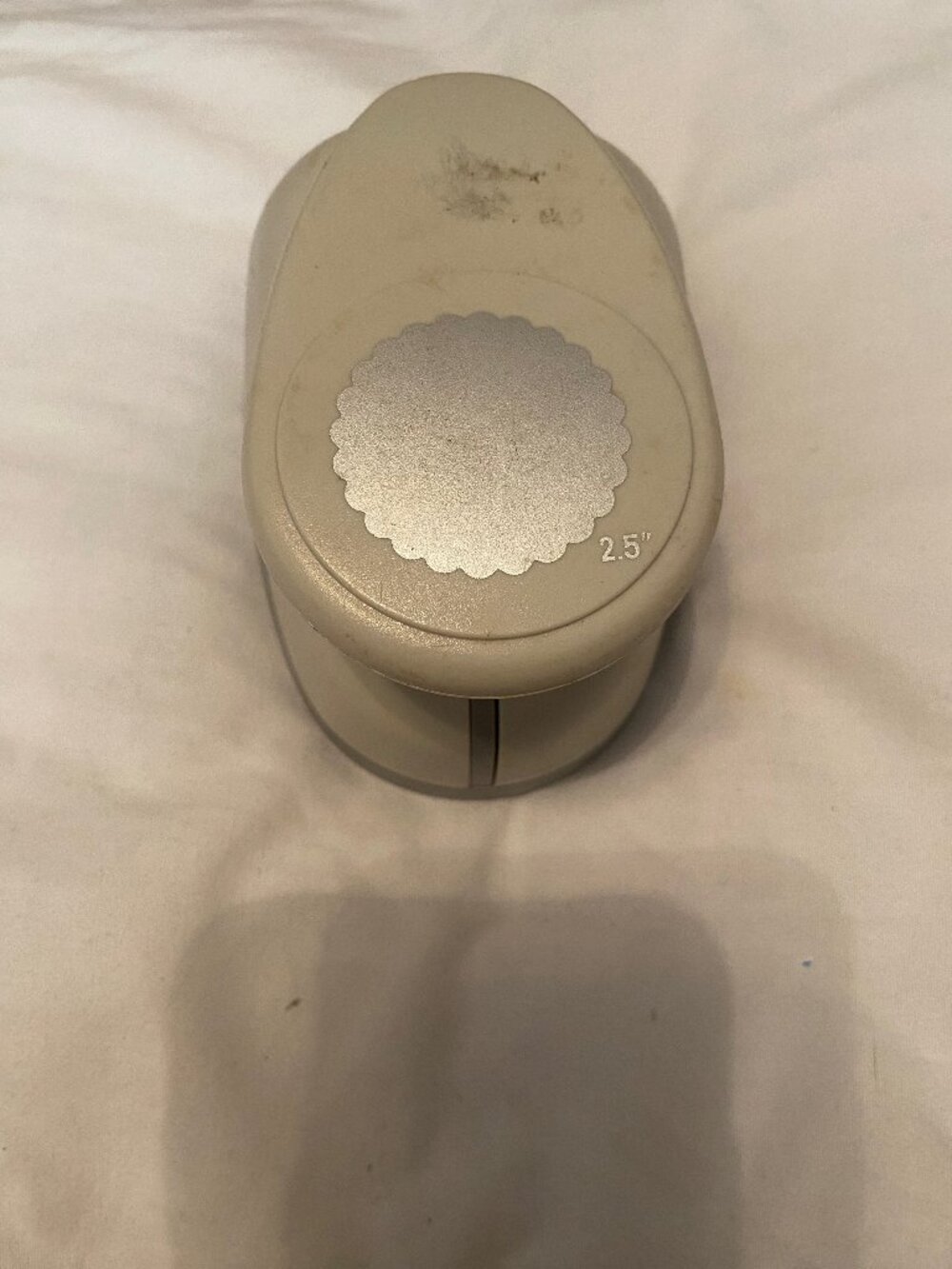 The Paper Studio 2.5" Scalloped Circle Scrapbooking Craft Paper Punch